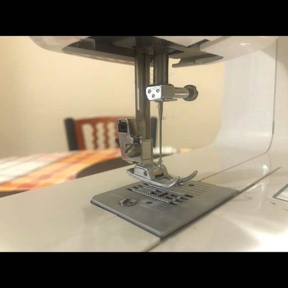 Brother Sewing Machine. - Picture 4 of 8